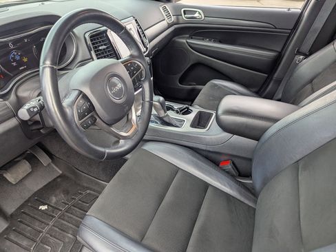 Used 2020 Jeep Grand Cherokee Altitude image 13