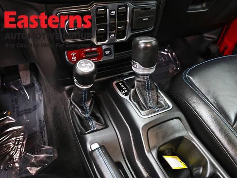 Used 2022 Jeep Wrangler Unlimited Rubicon 4xe AWD/4WD image 13
