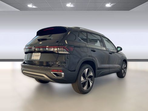 New 2026 Volkswagen Taos SE image 9