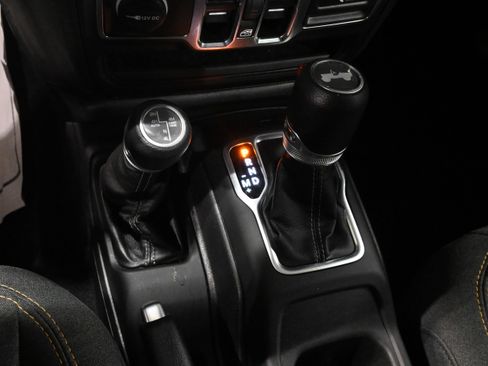 Used 2025 Jeep Wrangler Sahara w/ Safety Group AWD/4WD image 16