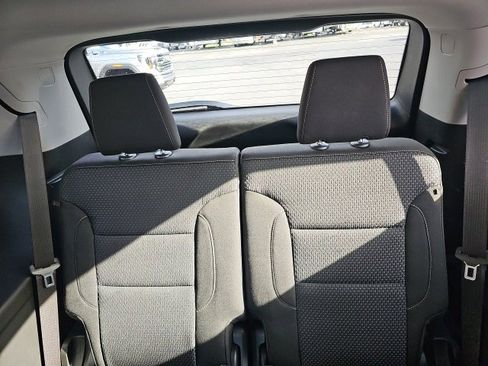 Used 2023 GMC Acadia SLE w/ Driver Convenience Package image 11