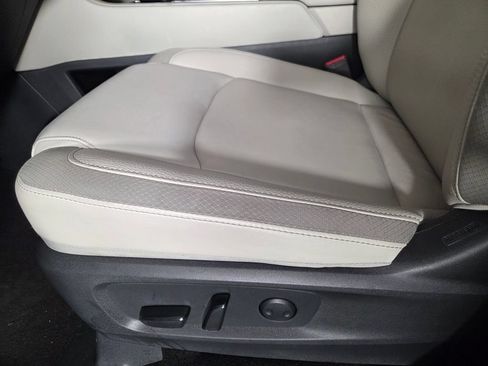 Used 2025 Nissan Pathfinder SL FWD image 10