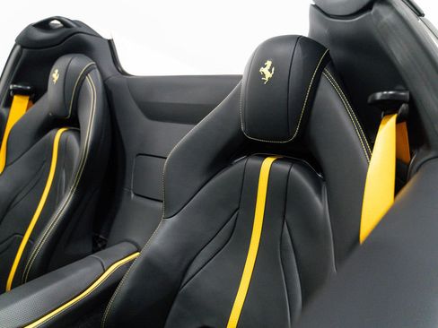 Used 2022 Ferrari 812 GTS RWD image 6