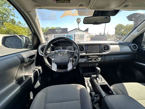 Used 2018 Toyota Tacoma SR5 RWD image 28