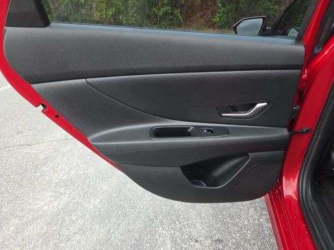 Used 2021 Hyundai Elantra SEL FWD image 27