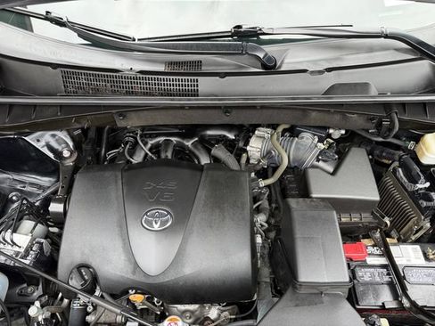 Used 2019 Toyota Highlander LE FWD image 16