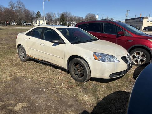 Used 2009 Pontiac G6 Sedan w/ Sun And Sound Package image 3