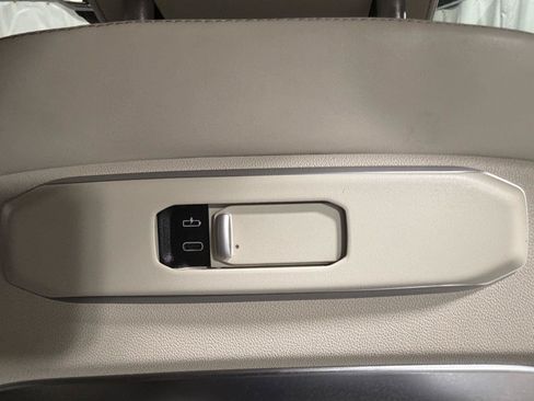 Used 2024 BMW X7 xDrive40i w/ Executive Package AWD/4WD image 34