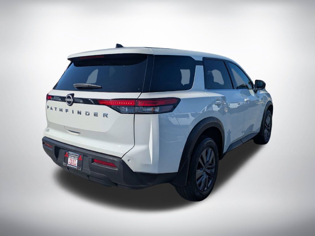 Used 2023 Nissan Pathfinder S FWD image 3