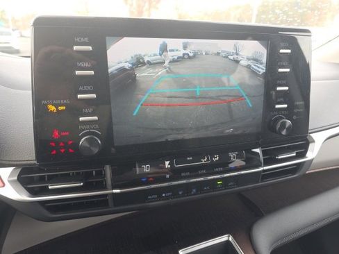 Used 2024 Toyota Sienna LE image 13
