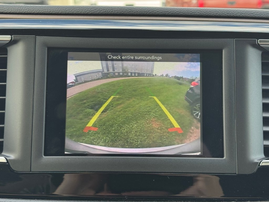Used 2019 Chrysler Pacifica Touring-L FWD image 22
