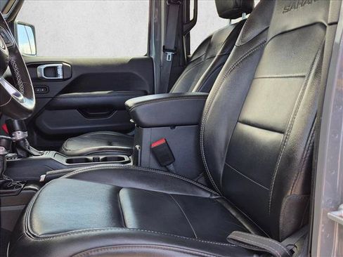 Used 2022 Jeep Wrangler Unlimited Sahara AWD/4WD image 16