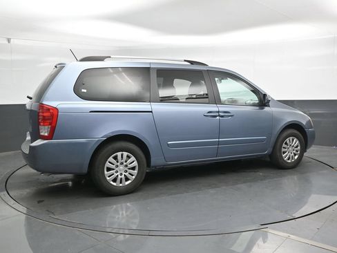 Used 2012 Kia Sedona LX FWD image 2
