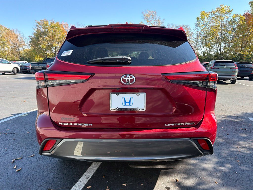Used 2021 Toyota Highlander Limited AWD/4WD image 4