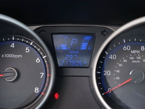 Used 2011 Hyundai Tucson GLS FWD image 25