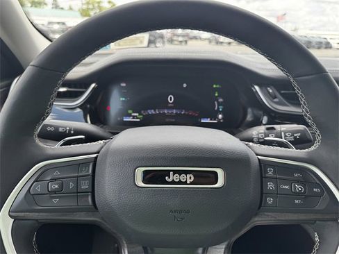 Used 2023 Jeep Grand Cherokee 4WD 4xe image 23