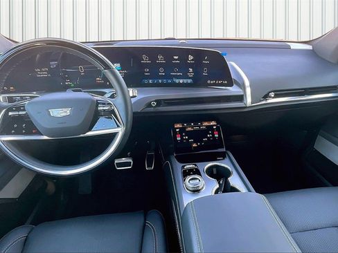 Used 2026 Cadillac Vistiq Sport image 6