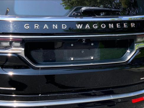 Used 2022 Jeep Grand Wagoneer Series III AWD/4WD image 9
