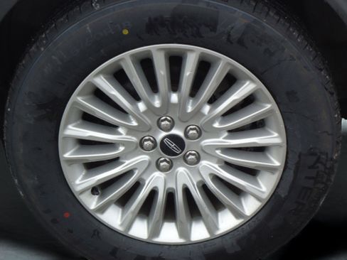 Used 2019 Lincoln Nautilus Premier image 9