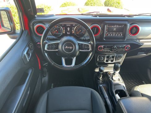 Used 2020 Jeep Wrangler Unlimited Sahara image 2