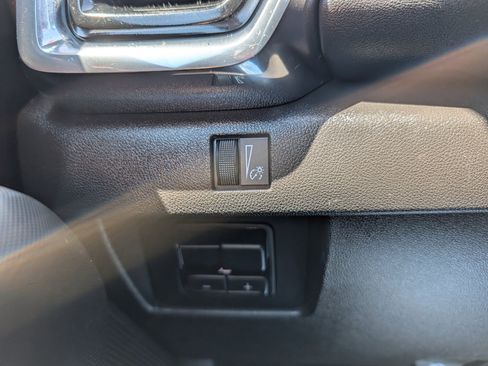 Used 2024 GMC Canyon Elevation w/ Convenience Package AWD/4WD image 31