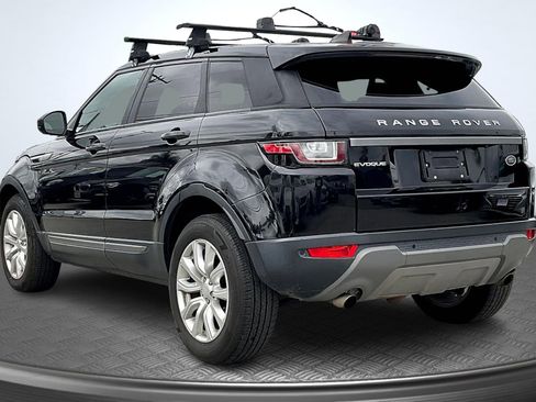 Used 2017 Land Rover Range Rover Evoque SE image 2