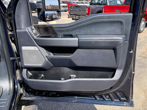 Used 2025 Ford F250 Lariat w/ Chrome Package image 23