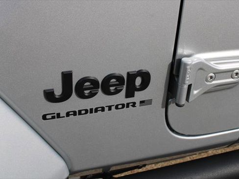 Certified 2024 Jeep Gladiator Sport image 12
