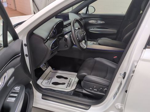 Certified 2025 Genesis GV70 3.5T Sport AWD/4WD image 16
