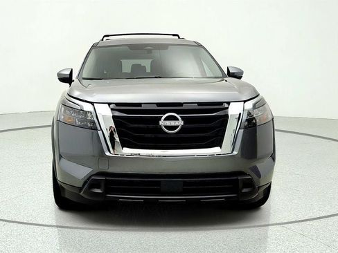 Used 2025 Nissan Pathfinder SV FWD image 2