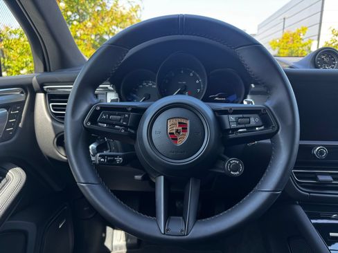 Used 2026 Porsche Macan AWD/4WD image 18