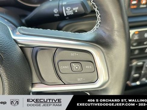 Used 2022 Jeep Wrangler Unlimited Sahara w/ Cold Weather Group AWD/4WD image 12