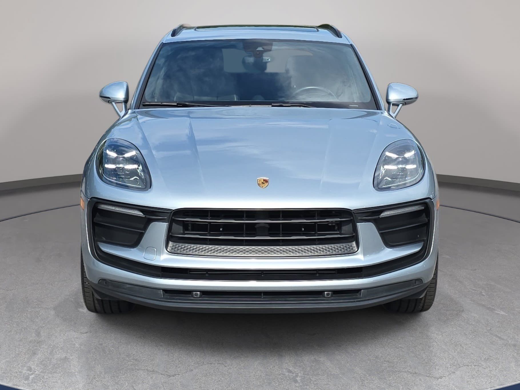 Used 2022 Porsche Macan AWD/4WD image 2