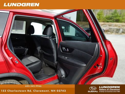 Used 2017 Nissan Rogue SV w/ SV Premium Package image 28