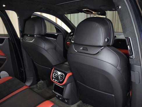 Certified 2022 Bentley Bentayga image 21