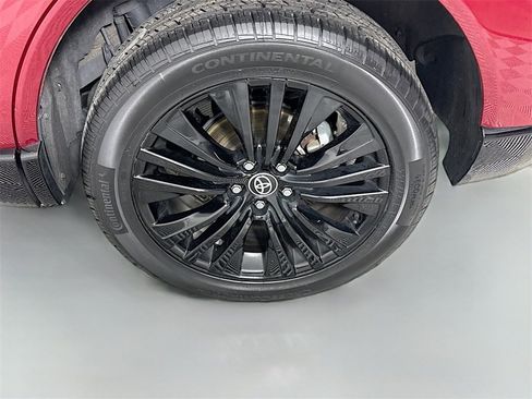 Used 2023 Toyota Venza XLE image 31