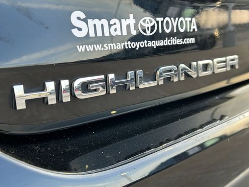 Used 2023 Toyota Highlander XLE image 8