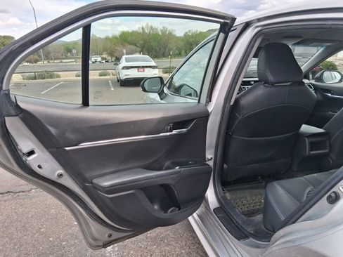 Used 2020 Toyota Camry SE w/ Carpet Mat Package image 5