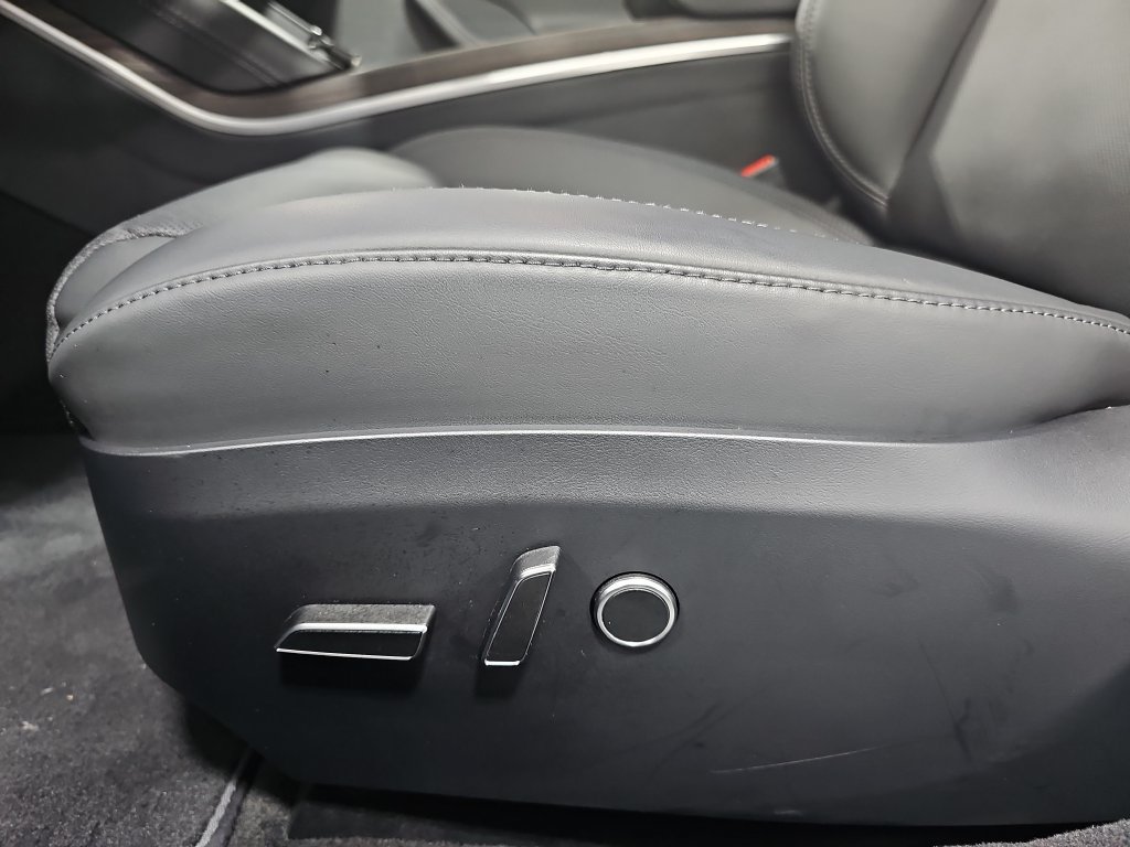 Used 2024 Tesla Model S AWD/4WD image 31