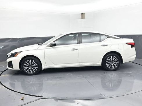 Used 2024 Nissan Altima 2.5 SV AWD/4WD image 4