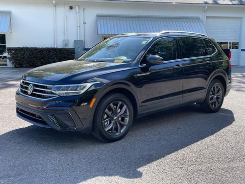 Used 2023 Volkswagen Tiguan SE w/ Panoramic Sunroof Package FWD image 29