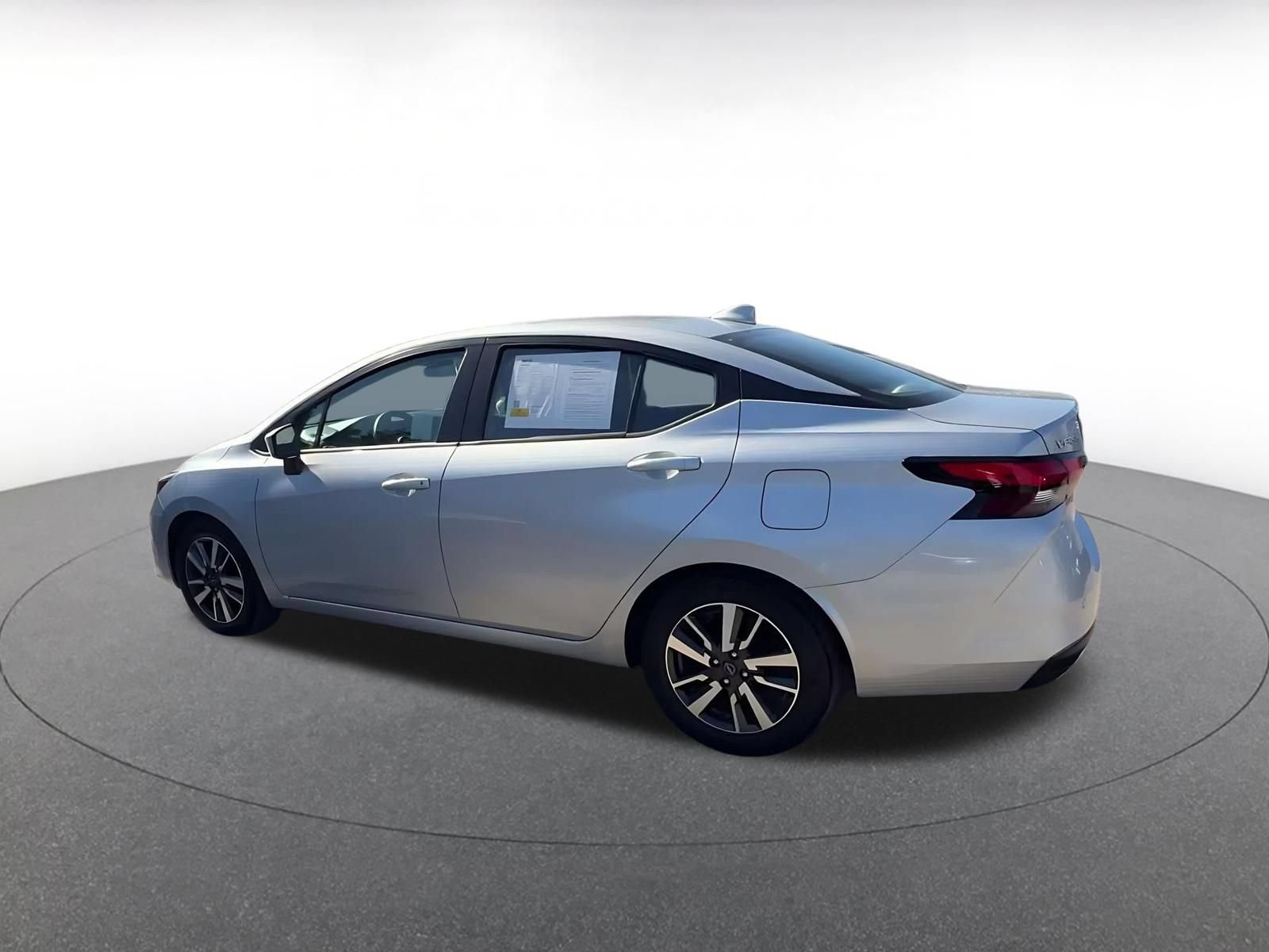 Used 2025 Nissan Versa SV FWD image 9