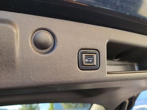 Used 2020 Chevrolet Equinox LT image 40