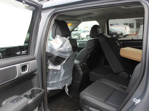 New 2025 Hyundai Santa Fe Limited image 18