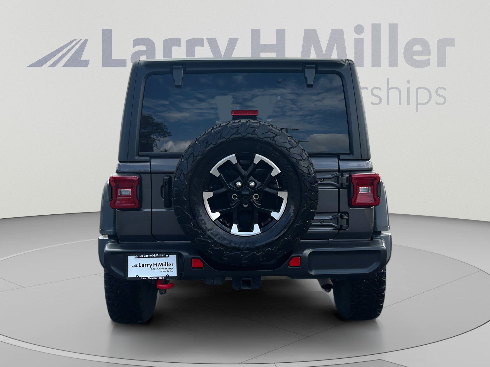 Used 2025 Jeep Wrangler Unlimited Rubicon AWD/4WD image 4