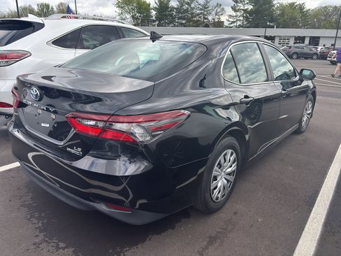 Used 2022 Toyota Camry LE w/ Cold Weather Package image 5