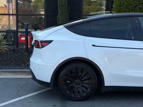 Used 2021 Tesla Model Y Long Range image 22