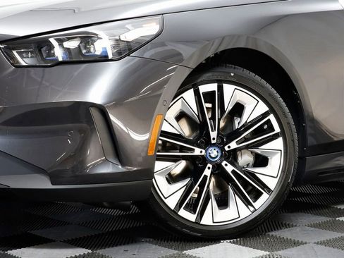 New 2025 BMW i5 xDrive40 w/ Premium Package image 3