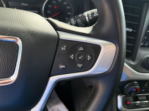 Used 2023 GMC Acadia SLT AWD/4WD image 16