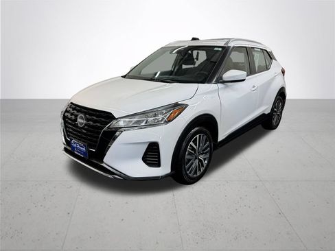 Used 2024 Nissan Kicks SV FWD image 2
